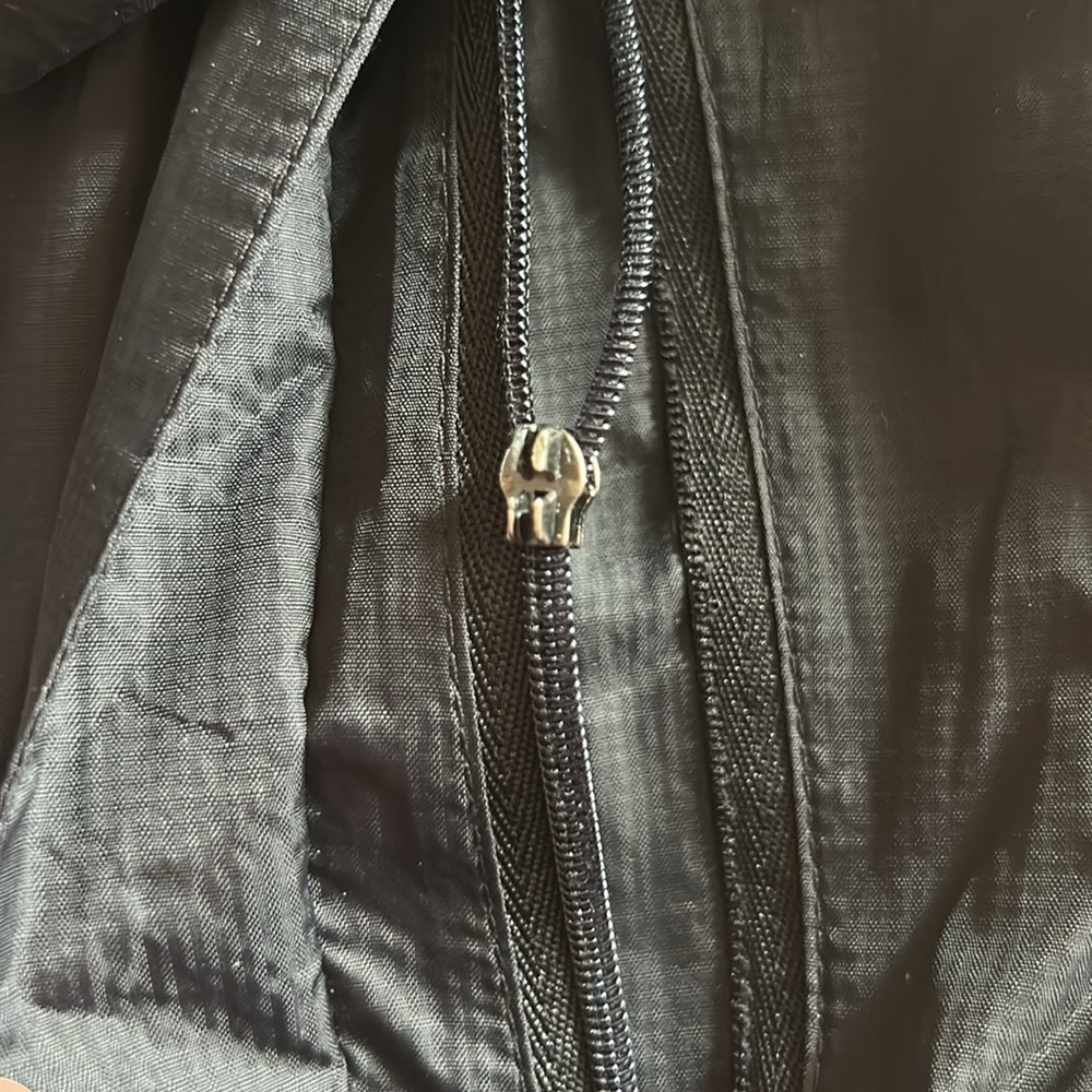 (Zippers broken) THE NORTH FACE black jacket - Picture 3 of 3